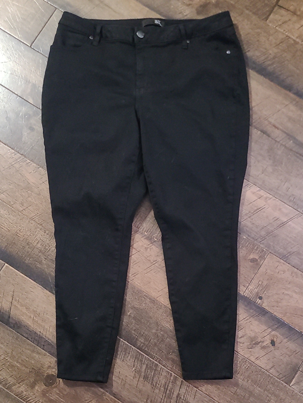 1822 Denim Women’s Skinny Jeans in Black